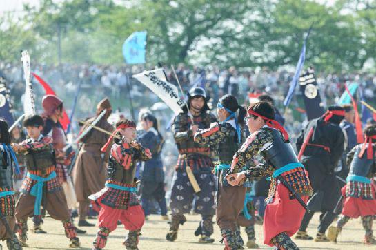 チーム対抗のチャンバラ決戦