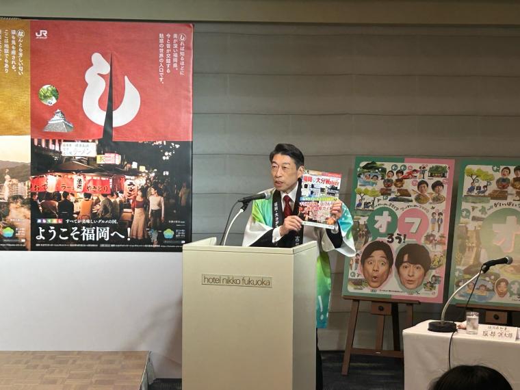 福岡県知事の服部誠太郎氏が「よかバス」をPR 