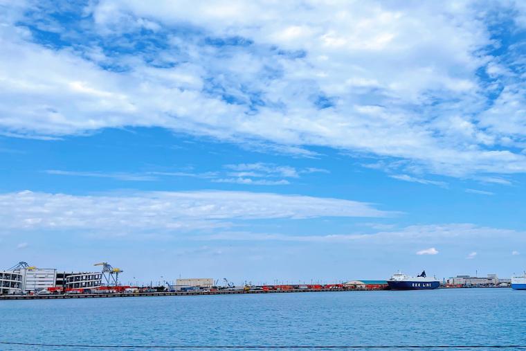 「なはまぐろ市場」（那覇市）