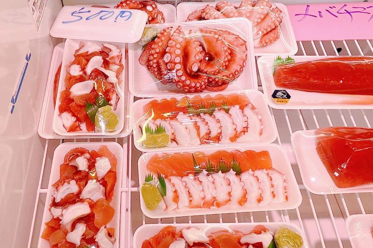 「なはまぐろ市場」（那覇市）