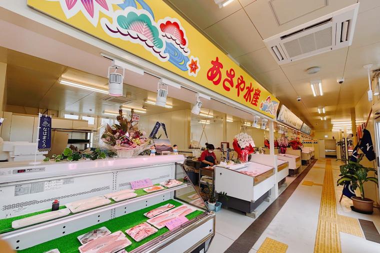 「なはまぐろ市場」（那覇市）
