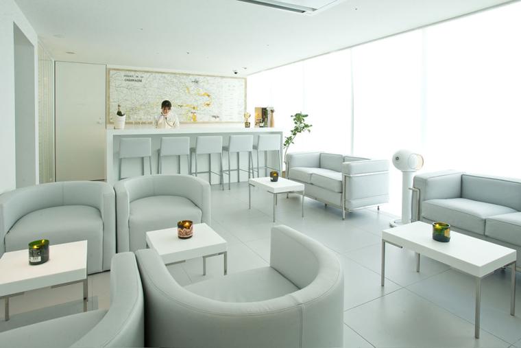 「Cuvee J2 Hotel Osaka by 温故知新」ロビー