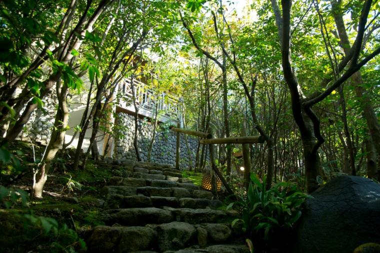 1万坪の敷地に 15 棟のみ！ 離れの露天風呂付き Villa で 天草の魅力を堪能