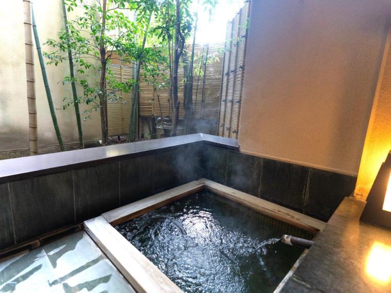 100％源泉かけ流し「黄金の湯」と客室のこだわりに圧倒！個性あふれる佇まいと会席料理に舌鼓　伊香保温泉「香雲館」