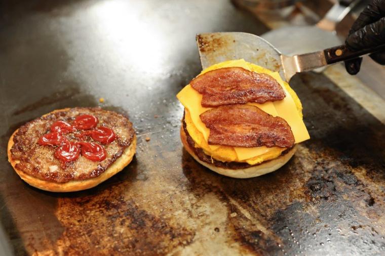 長崎空港の楽しみ方ガイド ！長崎グルメ・お土産、アート、各地へのアクセス情報も