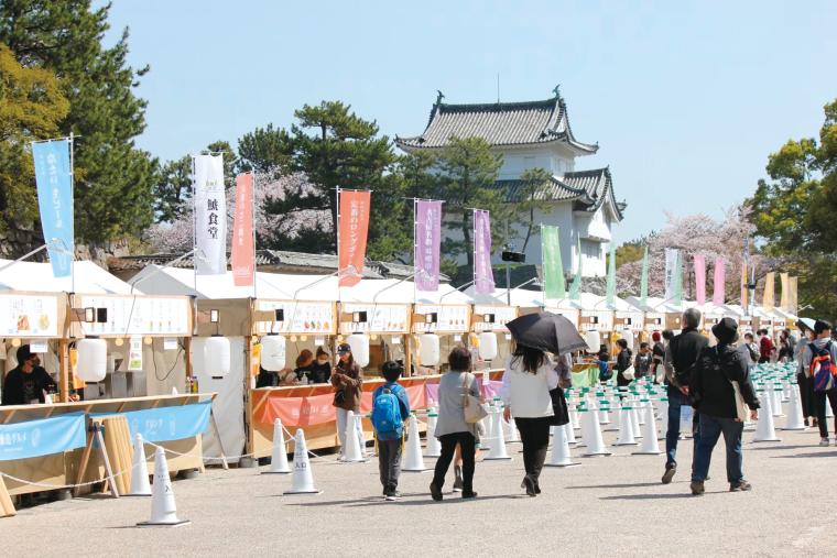 幻想的な夜桜ライトアップや楽しいイベント満載「名古屋城 春まつり」開催中