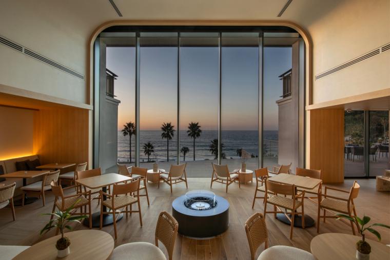 レストラン「Eatery」