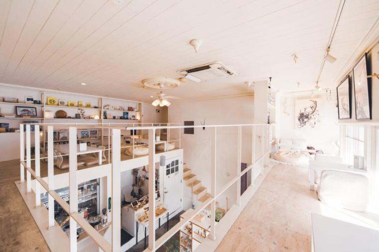 旧岡川薬局（cafe white）