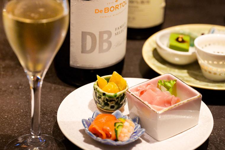 「ザ・ホテル青龍 京都清水」ゲストラウンジ