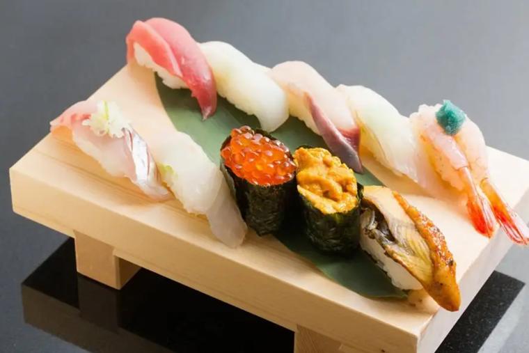 廻転 とやま鮨 富山駅前店