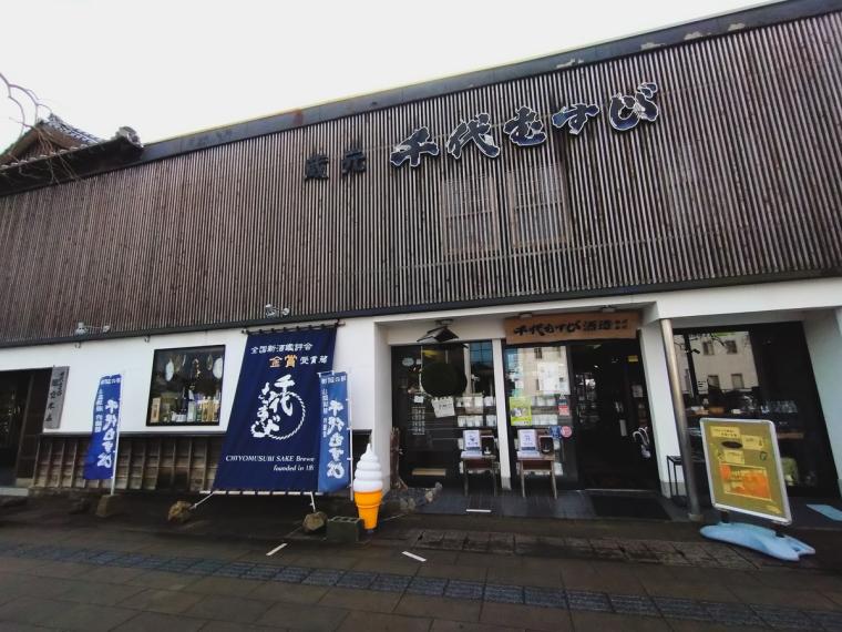 杜氏による解説付きの酒蔵見学もできる！水木しげるロード近くにある老舗「千代むすび」｜鳥取県境港市