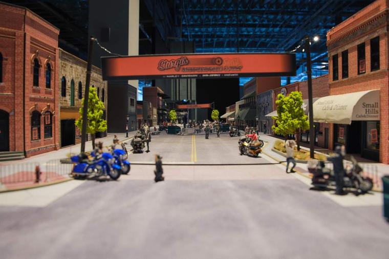 バイク乗りや大忙しのサンタたち