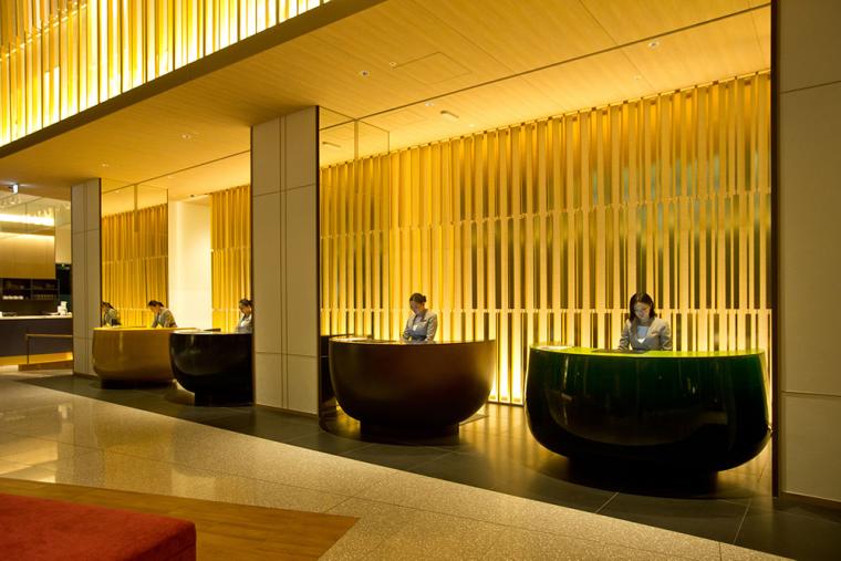 「センタラグランドホテル大阪」フロント