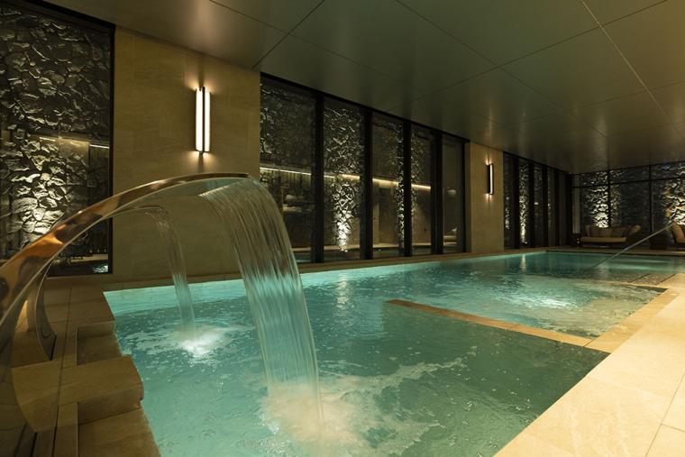 デュシタニ京都 室内温水プール