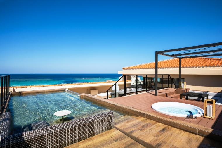 加温式プライベートプールとジェットバスを完備したプールスイート