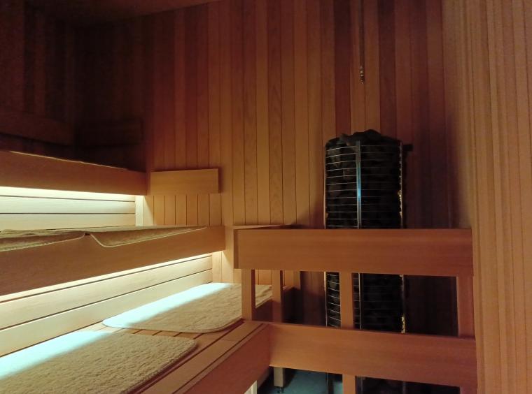 「島湯」のサウナ室