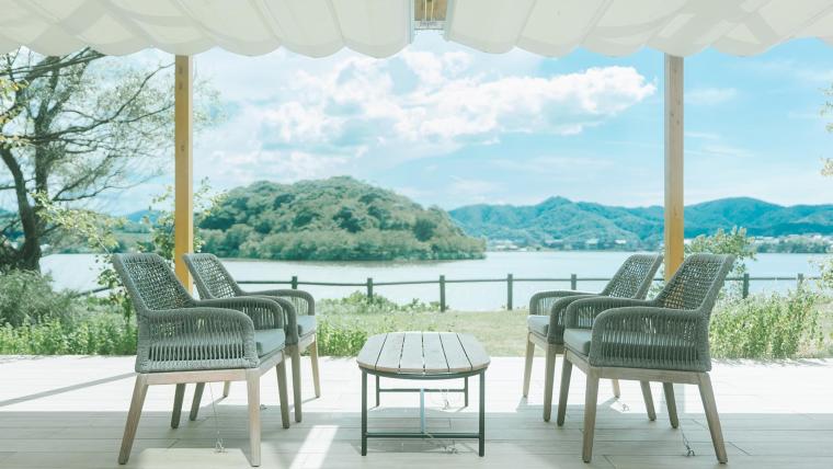 「HOTEL&湖邸 艸花 -そうか-」テラス