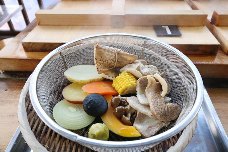 別府「地獄蒸し工房 鉄輪」