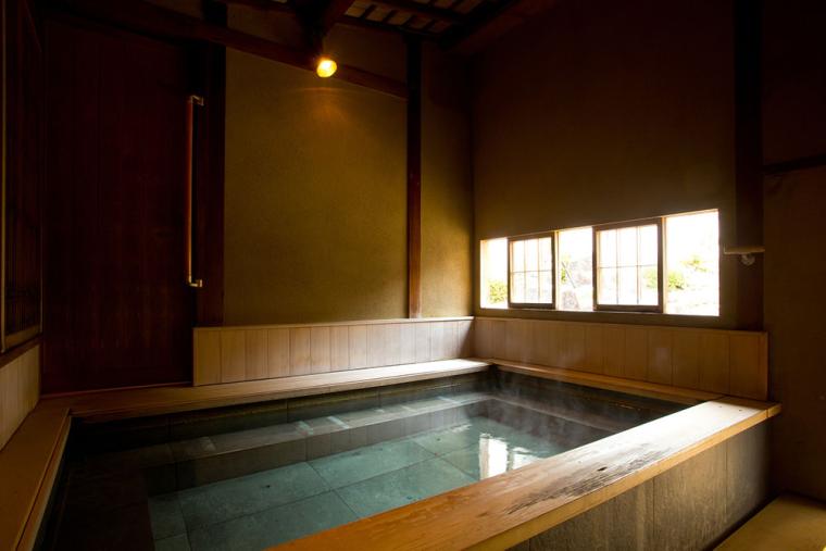 「宮浜温泉 庭園の宿 石亭」温泉大浴場