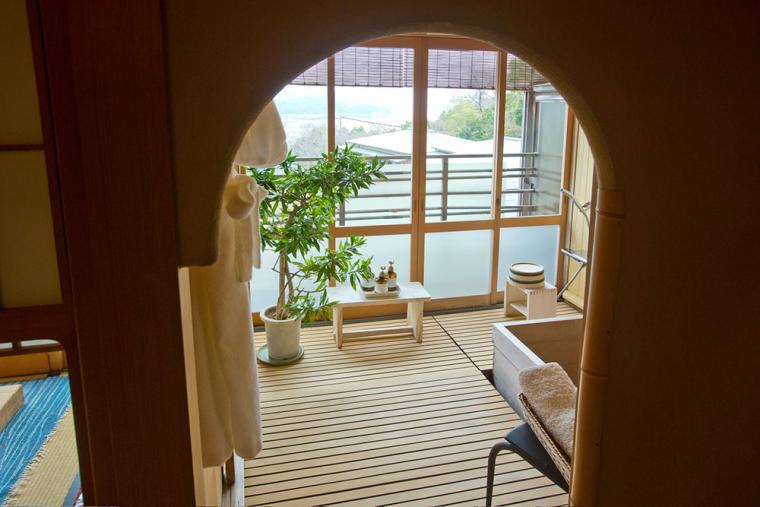 「宮浜温泉 庭園の宿 石亭」客室