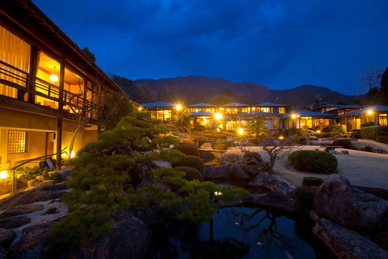 「宮浜温泉 庭園の宿 石亭」庭園