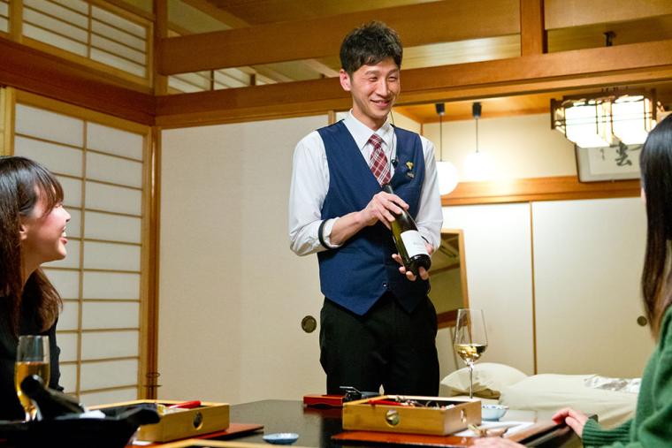 「宮浜温泉 庭園の宿 石亭」ソムリエ