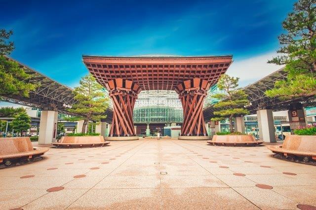 金沢観光【王道モデルコース】〜21美、兼六園、金沢城公園、ひがし茶屋街、近江町市場〜