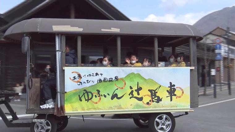 湯布院名物「辻馬車」　新しい車両にリニューアル　ポーランド製で木目調の２台お披露目　大分