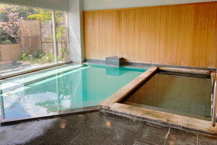 レトロも温泉も！昭和のレジェンド宿「ホテルニューアカオ」でゆったり熱海女子旅