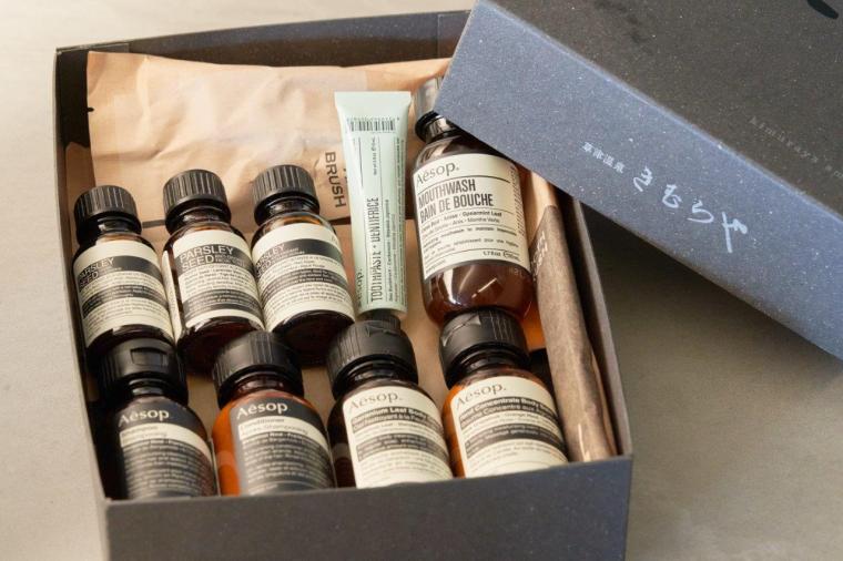 湯畑の眼前にある1日1組限定「草津温泉 きむらや」。希少な源泉かけ流し＆隈研吾設計の宿で記念日ステイ