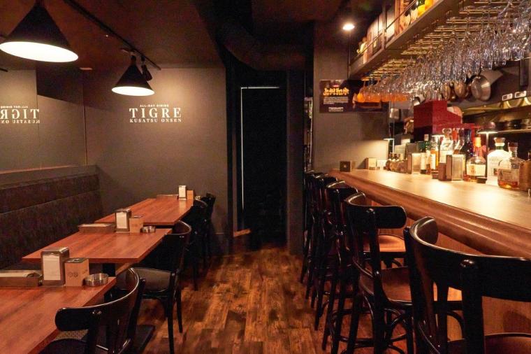 湯畑の眼前にある1日1組限定「草津温泉 きむらや」。希少な源泉かけ流し＆隈研吾設計の宿で記念日ステイ