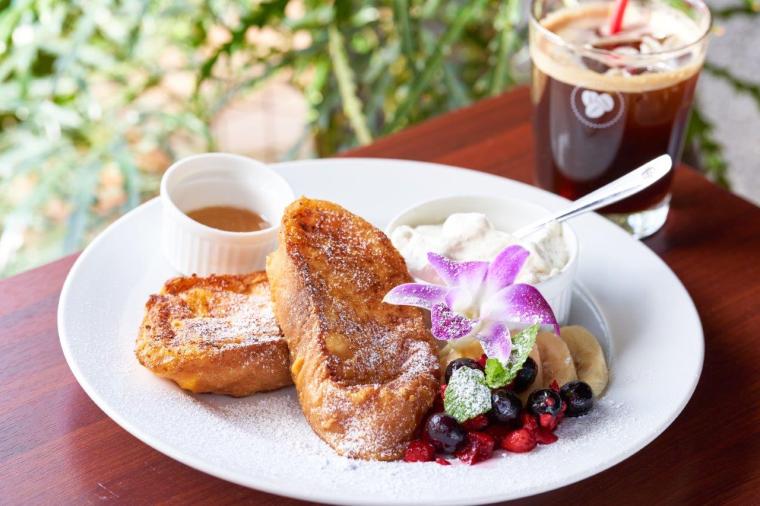 湯畑の眼前にある1日1組限定「草津温泉 きむらや」。希少な源泉かけ流し＆隈研吾設計の宿で記念日ステイ