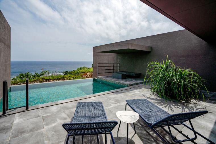 全室インフィニティプール付きの5棟限定ヴィラ「波癒 namyu the place」で宮古ブルーと美食に癒やされる大人旅