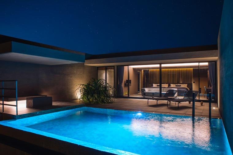 全室インフィニティプール付きの5棟限定ヴィラ「波癒 namyu the place」で宮古ブルーと美食に癒やされる大人旅