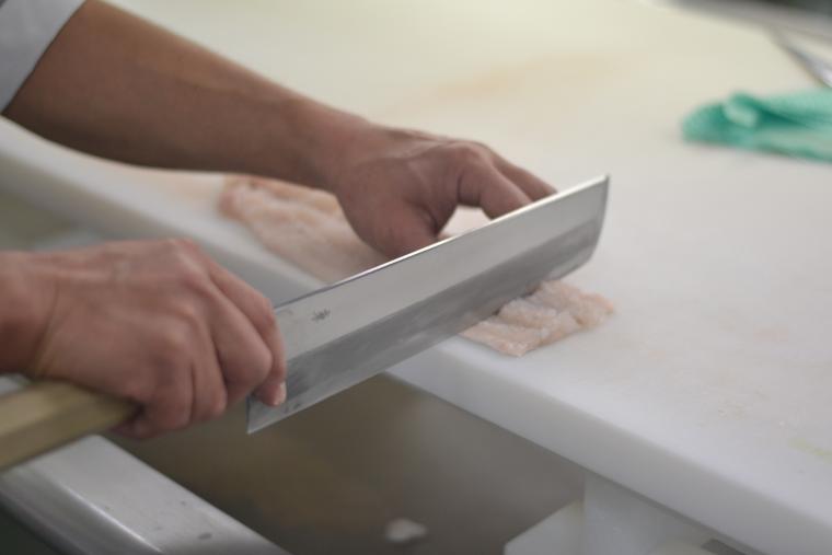 淡路島「べっぴんハモ」骨切り