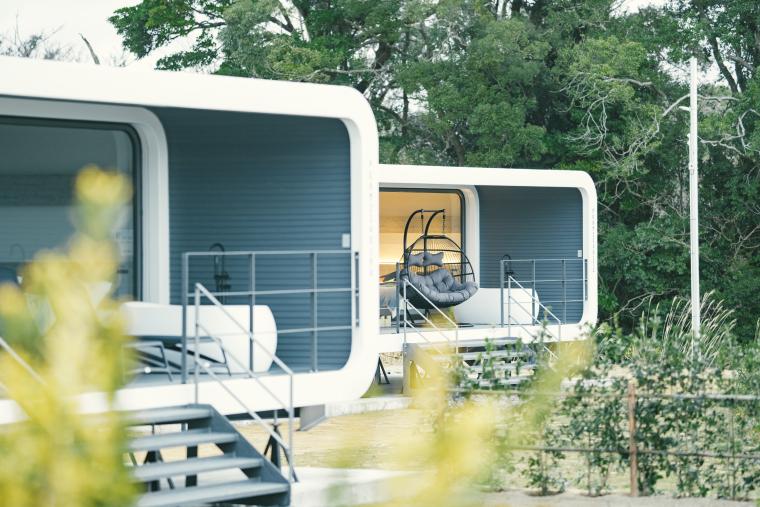 長崎佐世保・海一望の丘に風を感じるテラス付きグランピングサイトが新登場