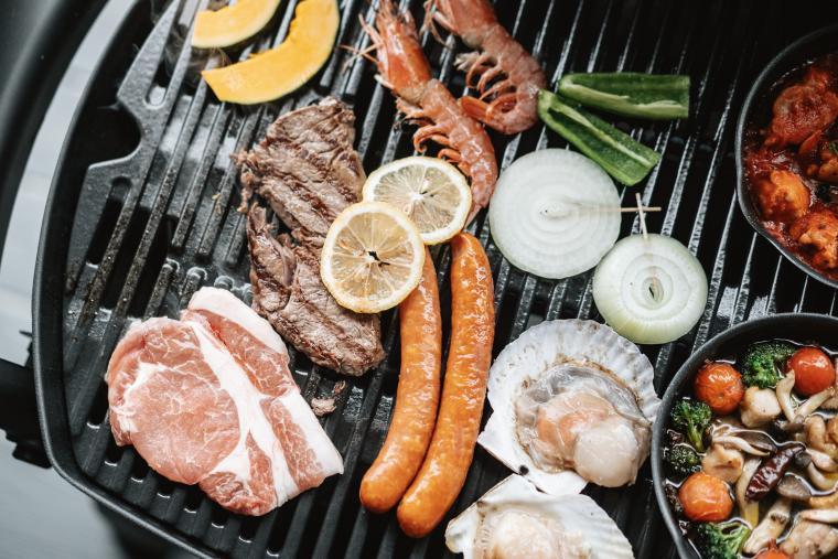 長崎佐世保・海一望の丘に風を感じるテラス付きグランピングサイトが誕生