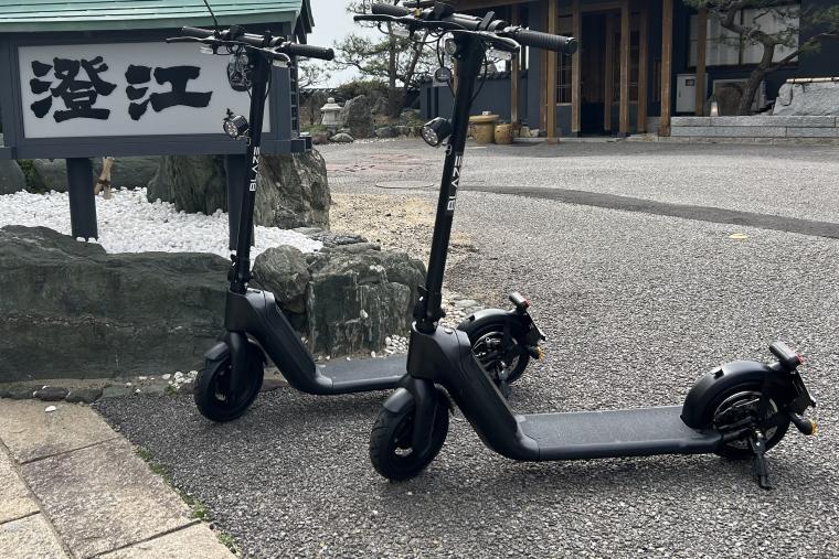 ホテル周辺の散策にレンタル可能な電動キックボード