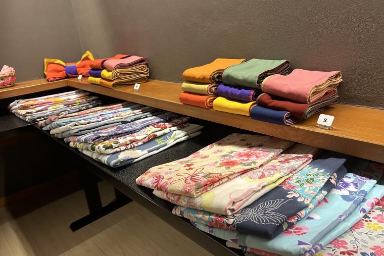 色浴衣は好みのものを選ぶことができる