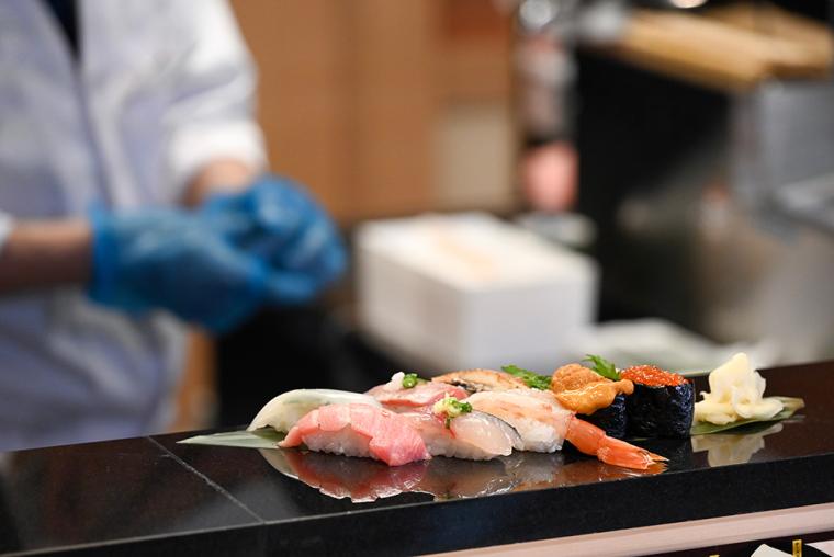小倉駅「立喰寿司 平四郎」