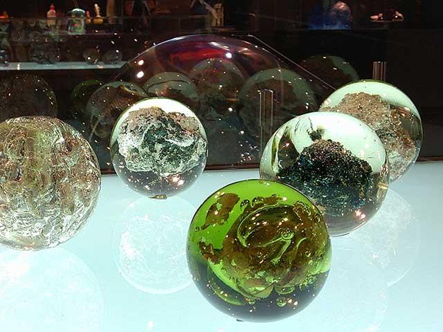 ガラスの里の美術館