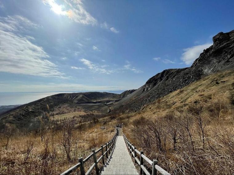 【北海道・有珠山】ユネスコ認定「世界ジオパーク」の迫力をご覧あれ！自分の足で登ってこその絶景