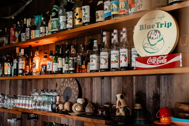 海岸沿いの絶景カフェ＆バー「seaside-cafe BlueTrip （シーサイドカフェ ブルートリップ）」（名護市）