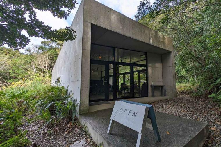 わざわざ行きたい！やんばるの森を味わうカフェBookcafe Okinawa Rail（ブックカフェオキナワレイル）（国頭村）