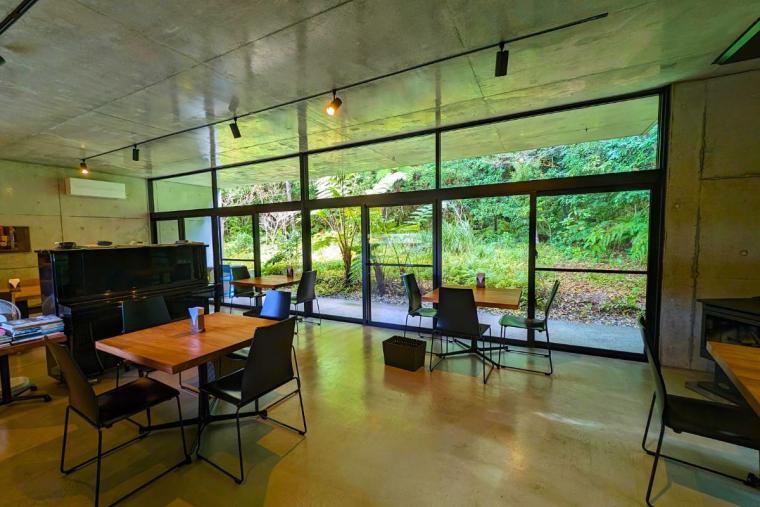 わざわざ行きたい！やんばるの森を味わうカフェBookcafe Okinawa Rail（ブックカフェオキナワレイル）（国頭村）