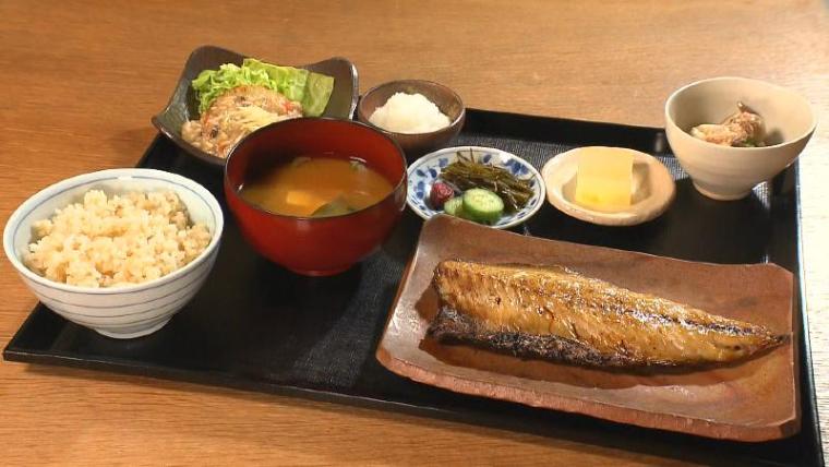 【沼津・ひもの和助】沼津で干物食べるなら! カフェのような空間で脂テカテカ“天日干し”真アジ