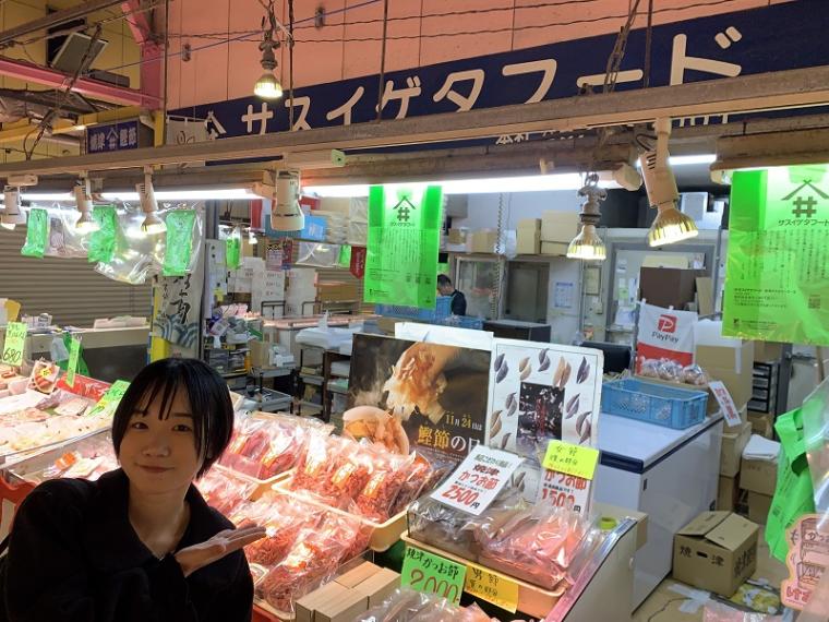 【焼津・焼津さかなセンター】魚市場にポップコーン店登場?! 魚のまちに新風～新間いずみ1万円ひとり旅～