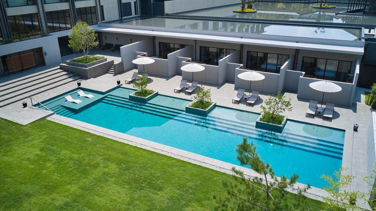 ROKU KYOTO プール