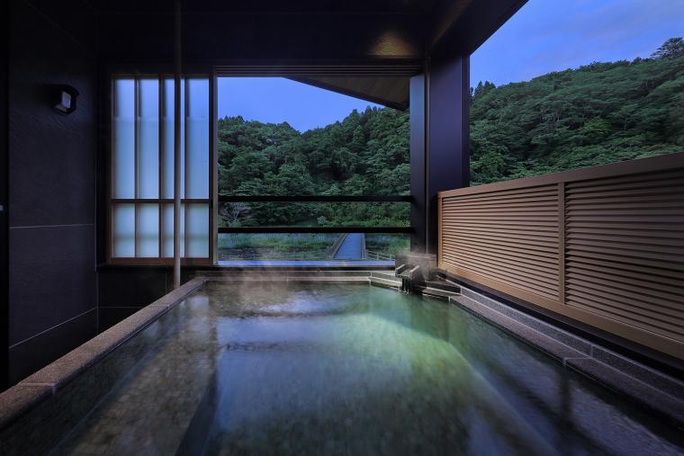 栃木・塩原に1日4組限定露天風呂付きヴィラ「紅葉 KUREHA」オープン