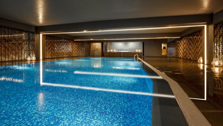 「リーガロイヤルホテル京都」室内プール